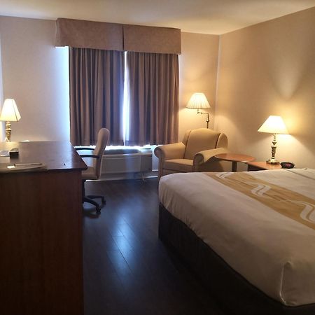 Quality Inn & Suites Hawkesbury Extérieur photo