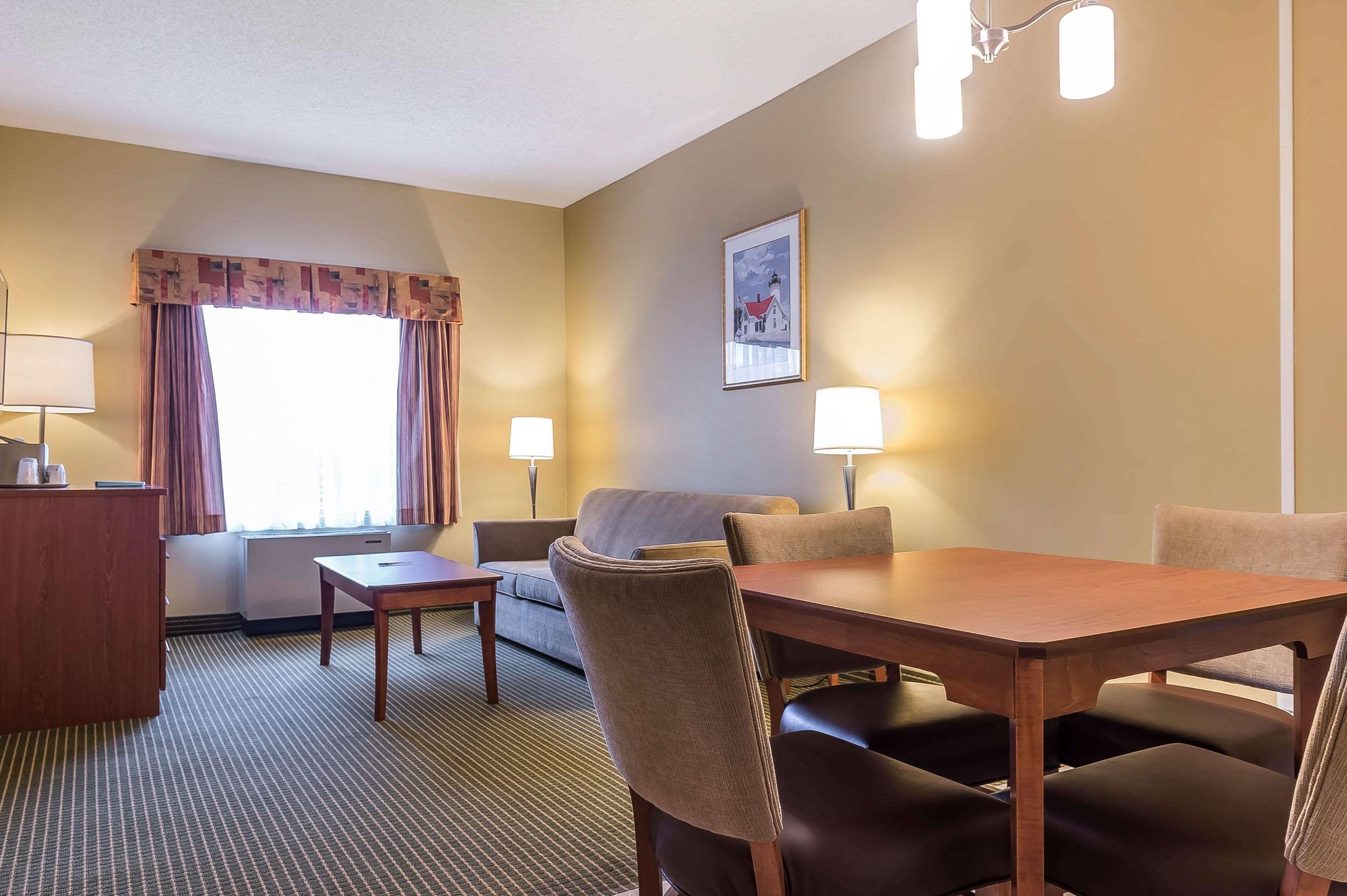 Quality Inn & Suites Hawkesbury Extérieur photo