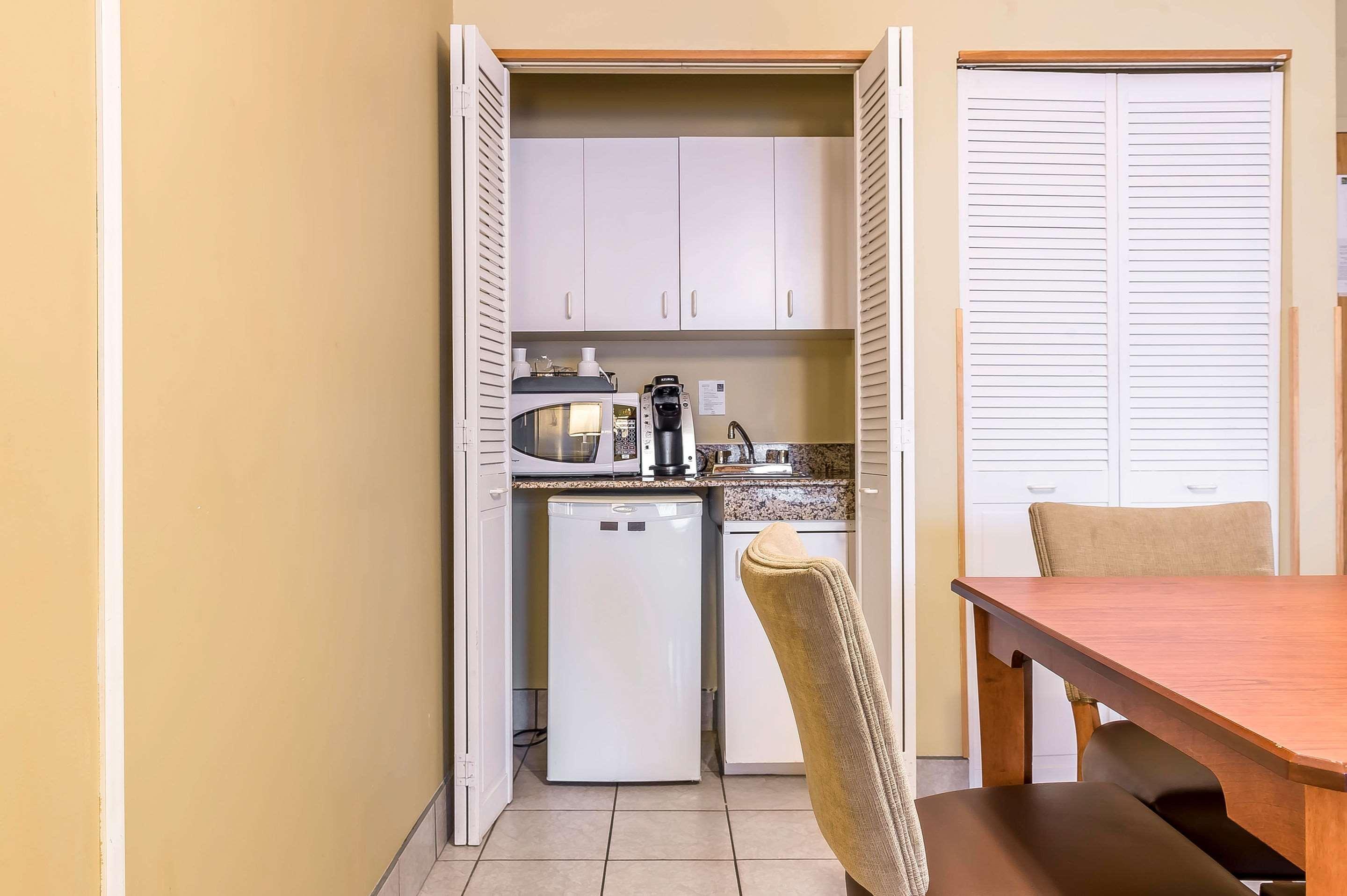 Quality Inn & Suites Hawkesbury Extérieur photo