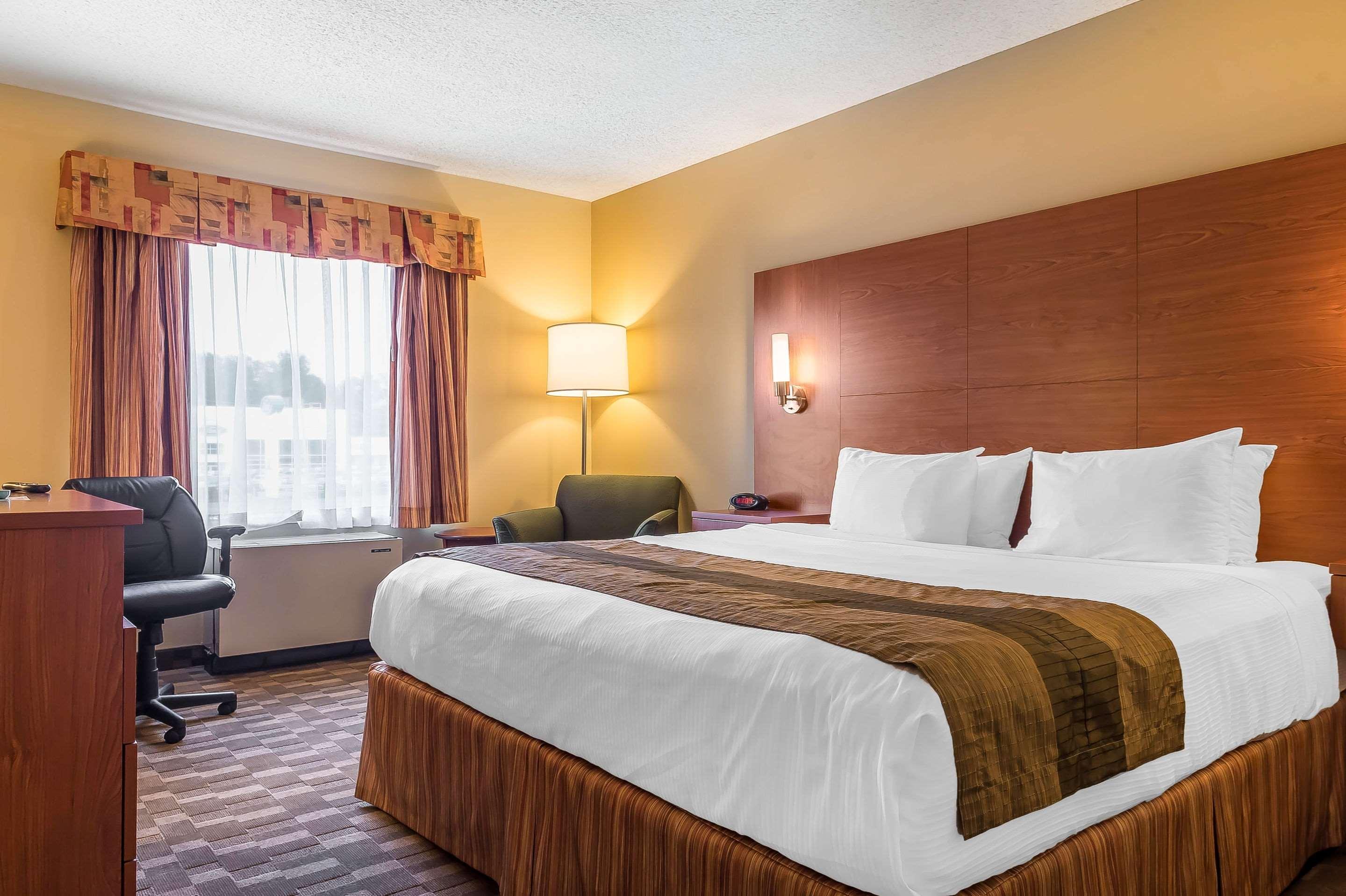 Quality Inn & Suites Hawkesbury Extérieur photo