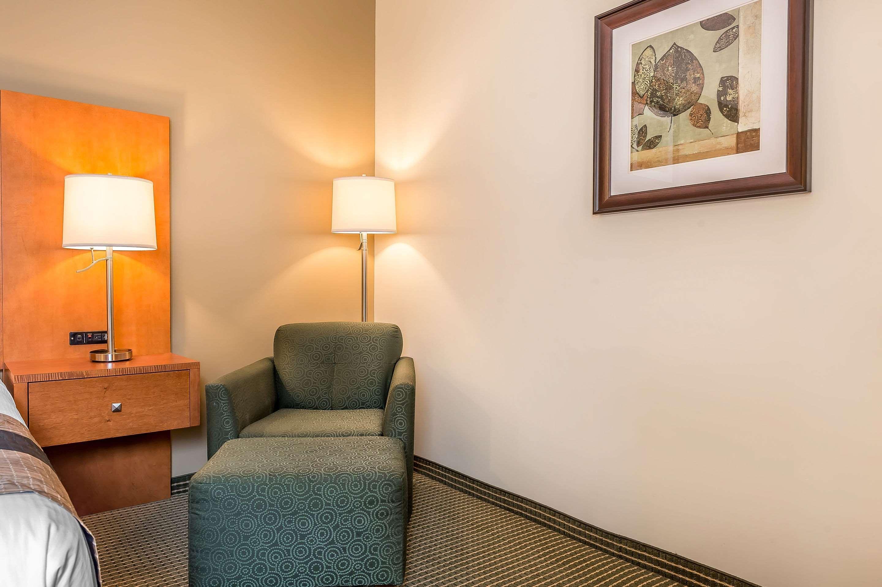 Quality Inn & Suites Hawkesbury Extérieur photo