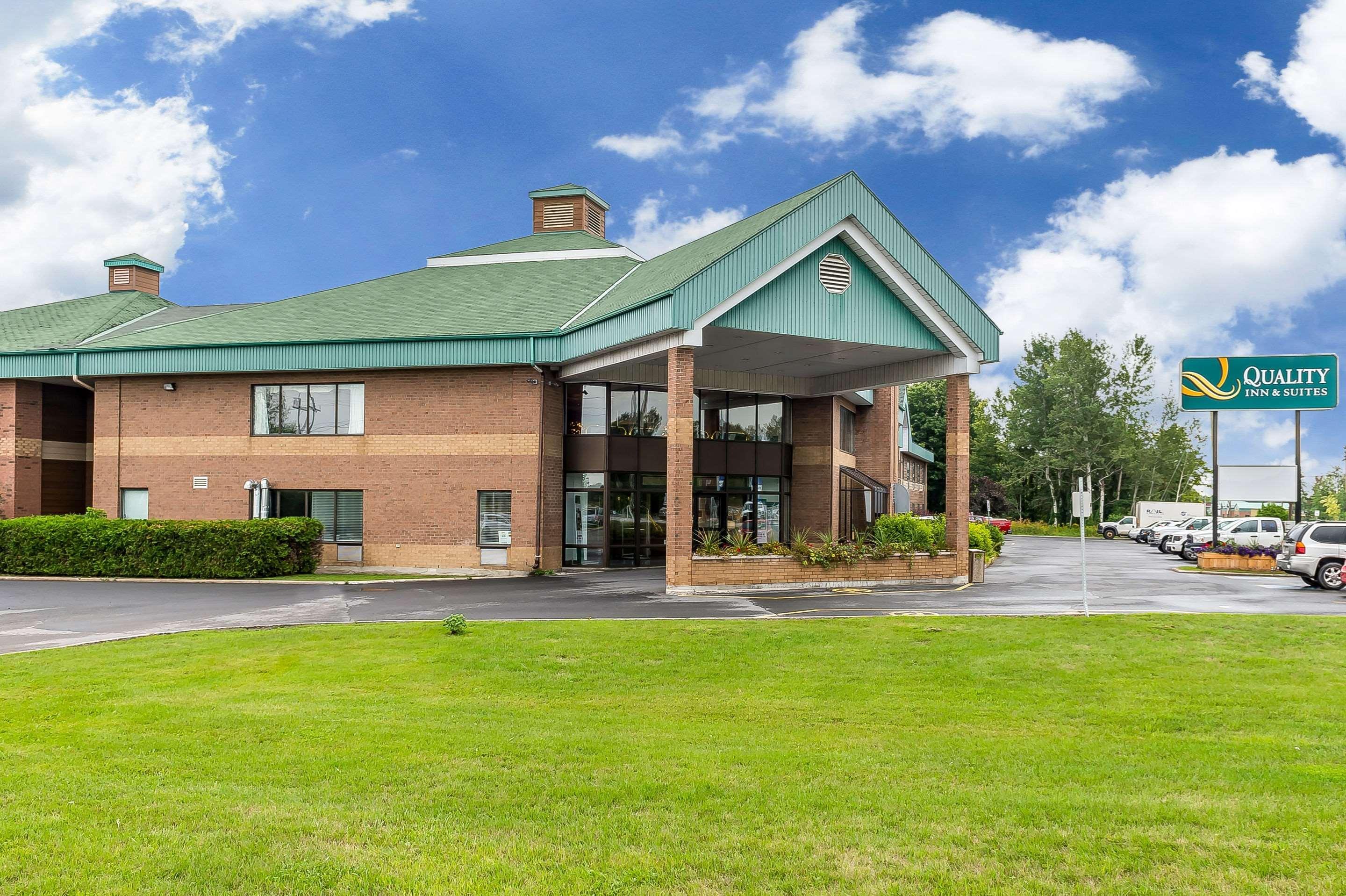 Quality Inn & Suites Hawkesbury Extérieur photo