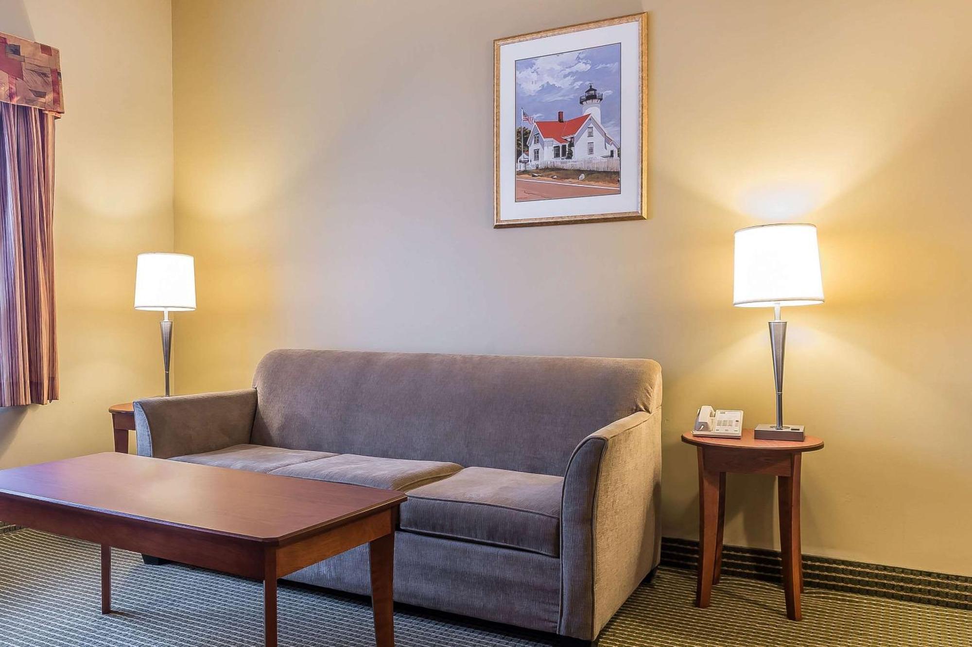 Quality Inn & Suites Hawkesbury Extérieur photo