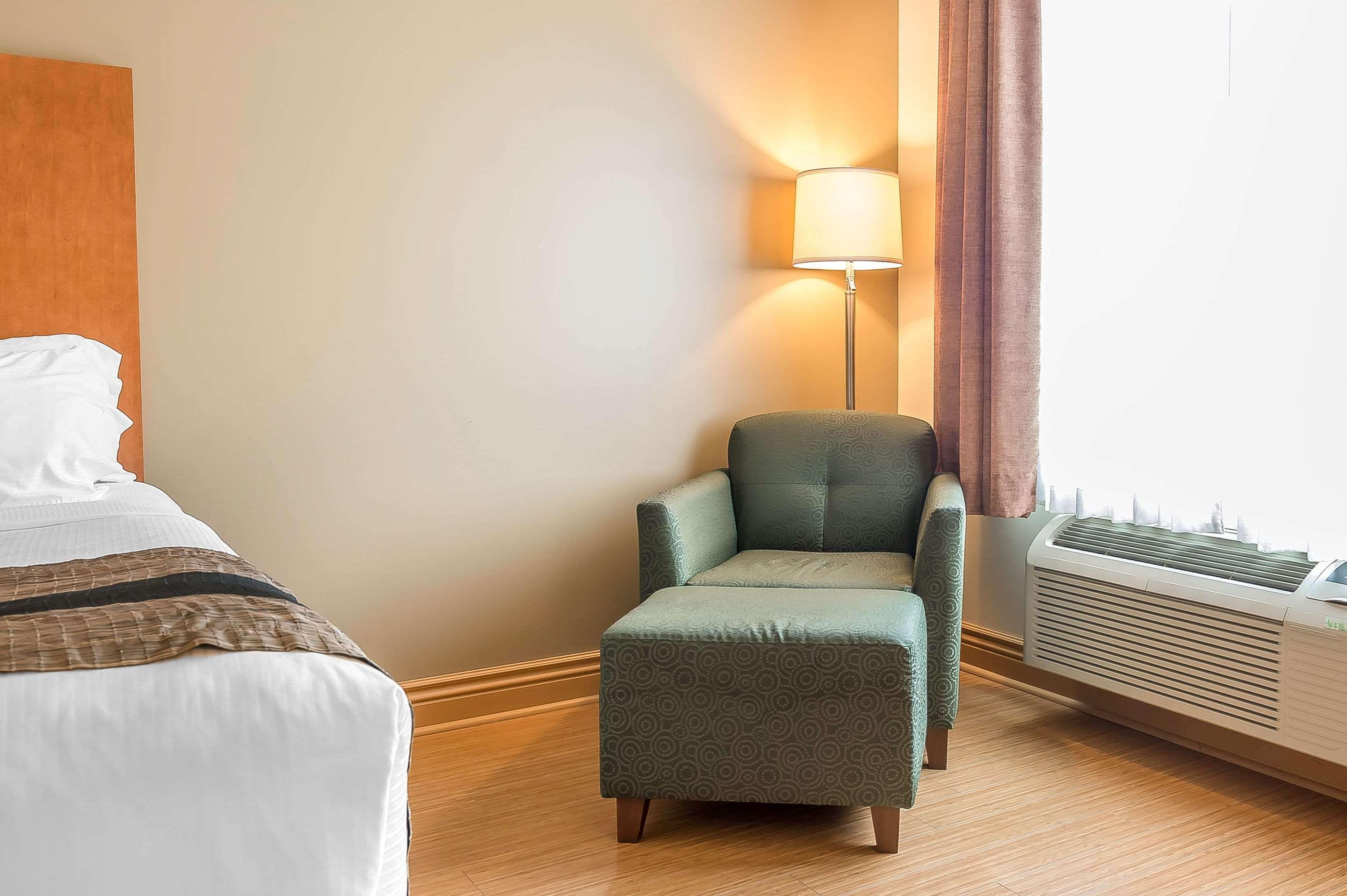 Quality Inn & Suites Hawkesbury Extérieur photo