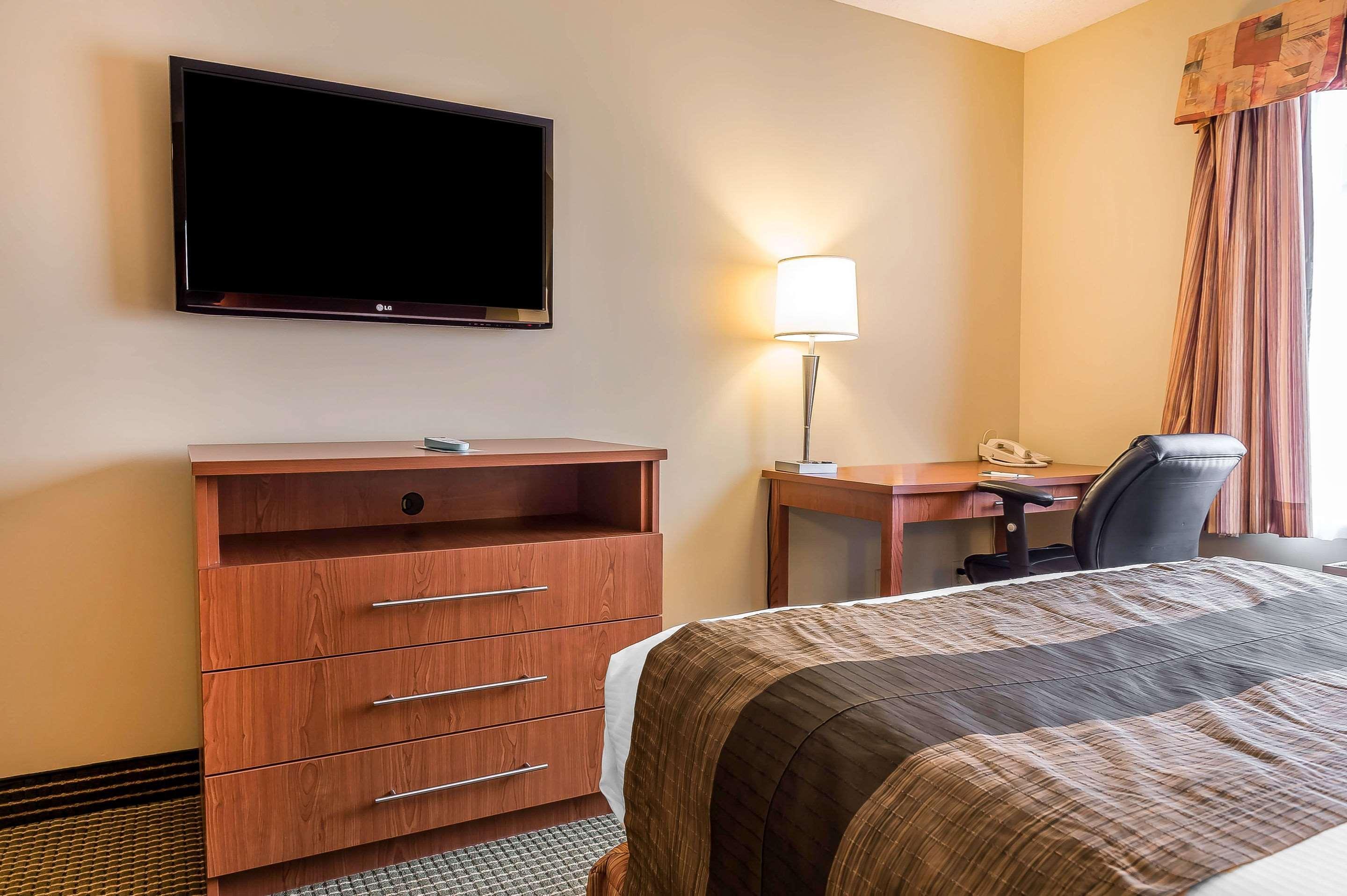 Quality Inn & Suites Hawkesbury Extérieur photo