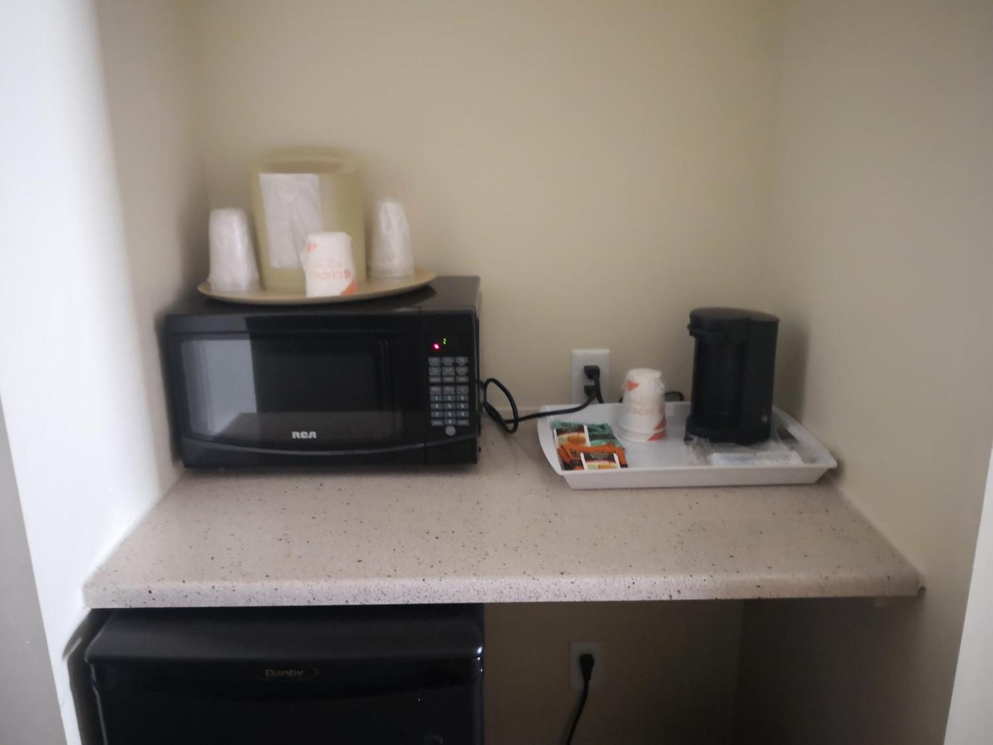 Quality Inn & Suites Hawkesbury Extérieur photo