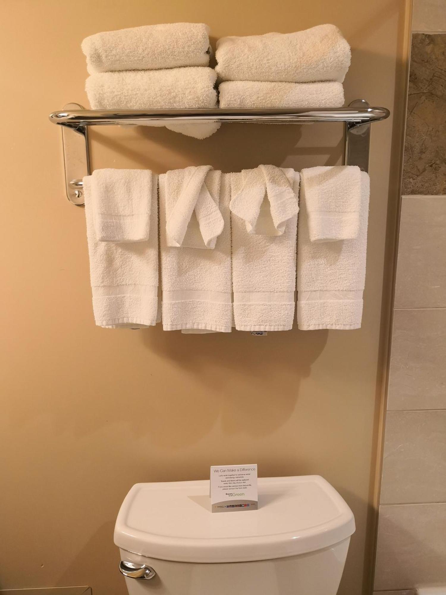 Quality Inn & Suites Hawkesbury Extérieur photo