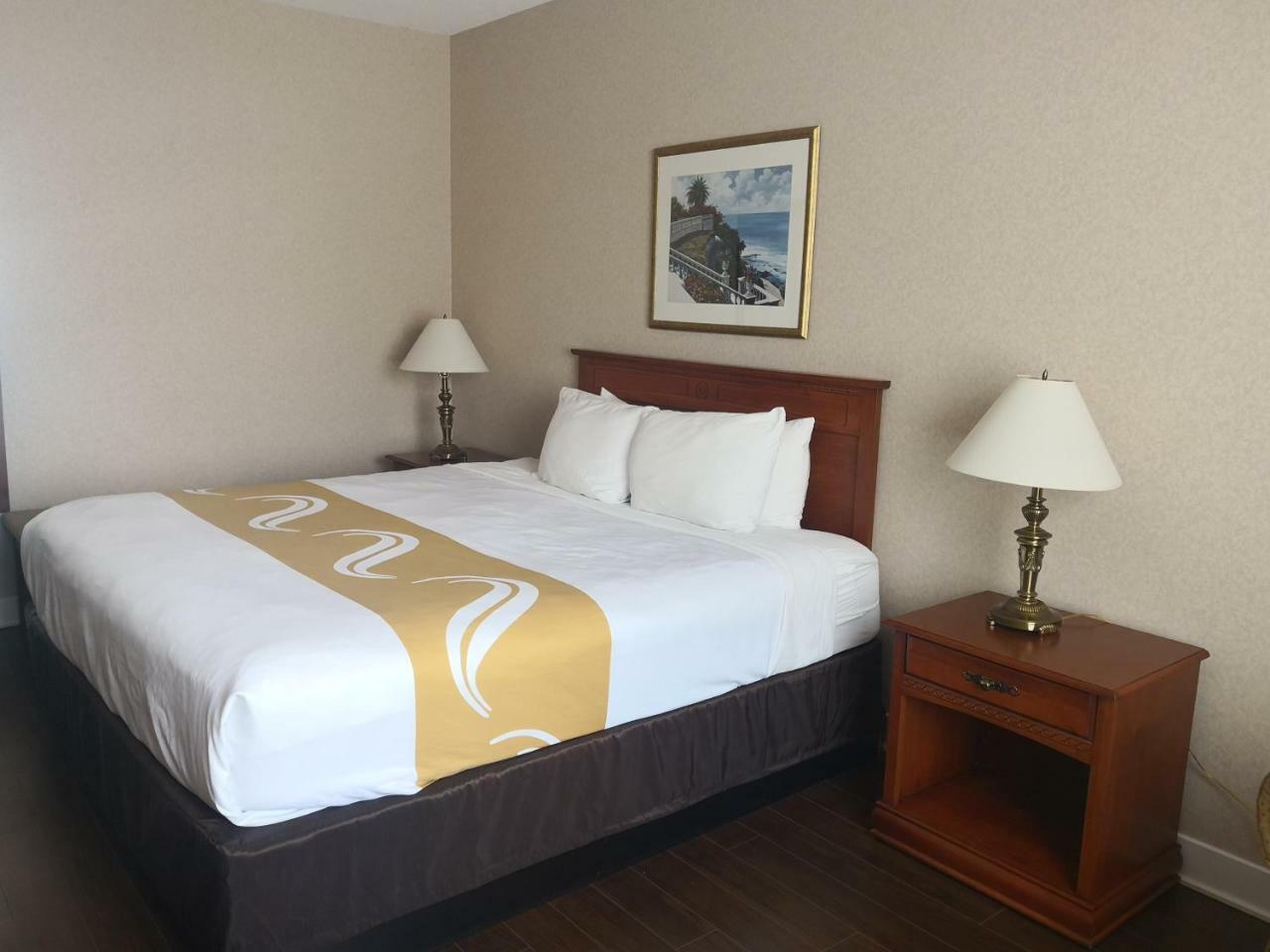 Quality Inn & Suites Hawkesbury Extérieur photo