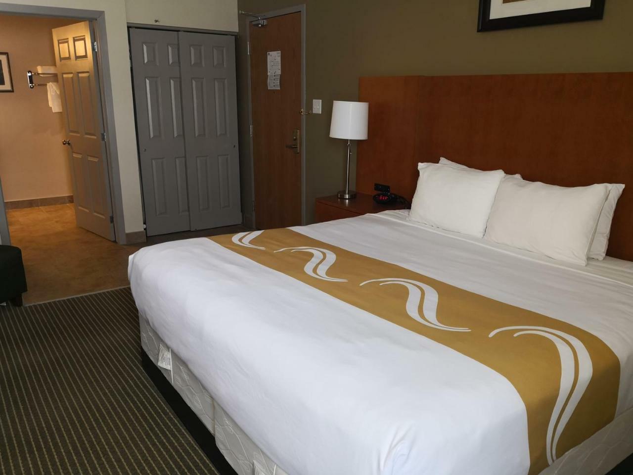 Quality Inn & Suites Hawkesbury Extérieur photo
